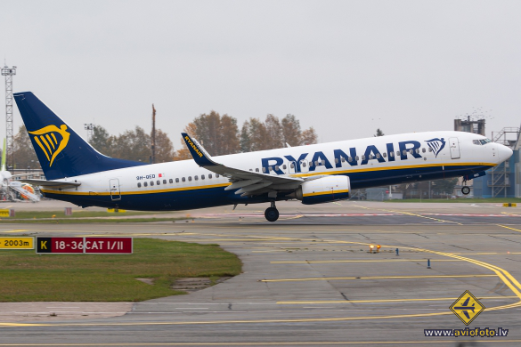 Boeing 737-8AS
